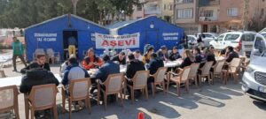 Kırşehir Valisi, aşevi ve yardım çadırını ziyaret etti