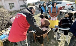 İl Müdürü Neşeli, Hassa’daki Depremzedeleri Ziyaret Etti