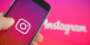 Instagram, kullanıcıların her gün paylaşımlar yapabileceği ve hikayeler oluşturabileceği popüler