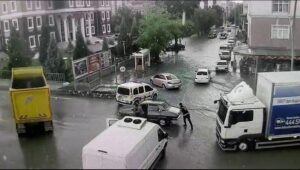 Yerköy’de Sel Kahramanları, Polis Memurları Canları Pahasına Vatandaşları Kurtardı