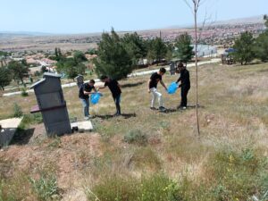 Yerköy KYK Yurdu öğrencileri Çamlık’ta çevre temizliği yaptı