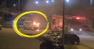 Yozgat merkezde araç alevlere teslim oldu, itfaiye ekipleri yangını söndürdü
