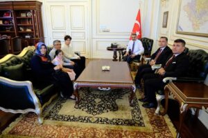 Vali Özkan, YKS’de Türkiye 3’üncüsü olan Salih Köser’i makamında ağırladı