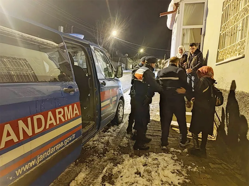 Yozgat’ın Yenifakılı İlçesi’nde rahatsızlanarak hastaneye kaldırılan şehit kardeşi ve eşi,