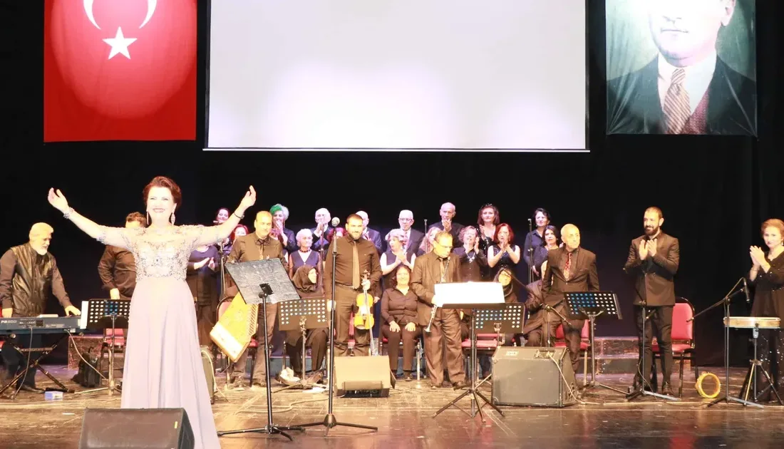 Kocaeli Büyükşehir Belediyesi, “Hayatın İçindeyim” projesi kapsamında düzenlediği eskimeyen şarkılar