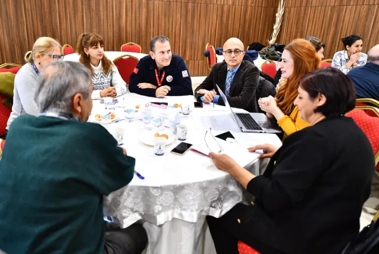 İzmir Büyükşehir Belediyesi, alanında uzman isimlerin katılımıyla İleri Yaş Çalıştayı