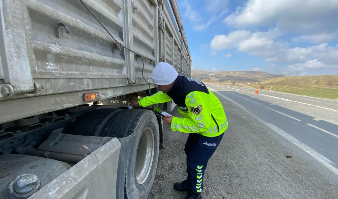 Yozgat İl Jandarma Komutanlığı, yük taşıyan araçlara yönelik kapsamlı trafik