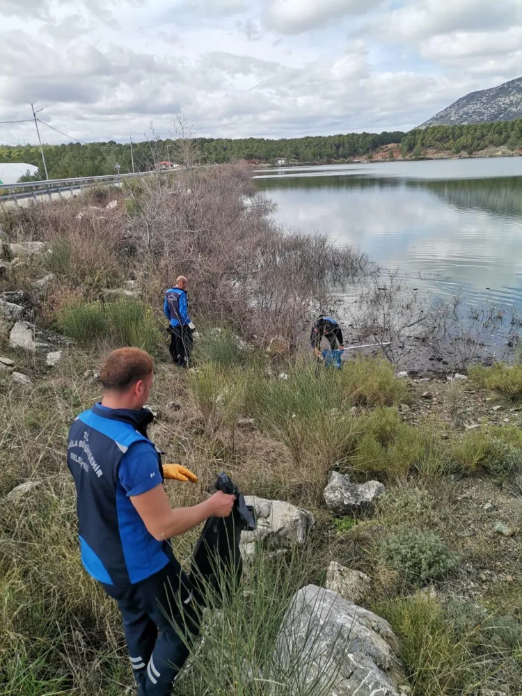 Muğla Büyükşehir Belediyesi, Ula Göleti’nde yağmurlar sonrası yükselen su seviyesinin