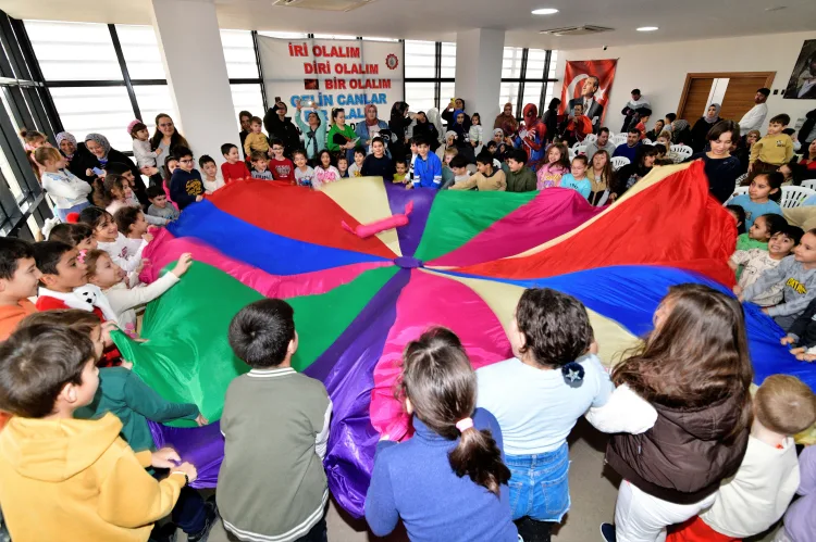 İzmir Bornova Belediyesi tarafından yarıyıl tatili boyunca düzenlenen eğlenceli ve