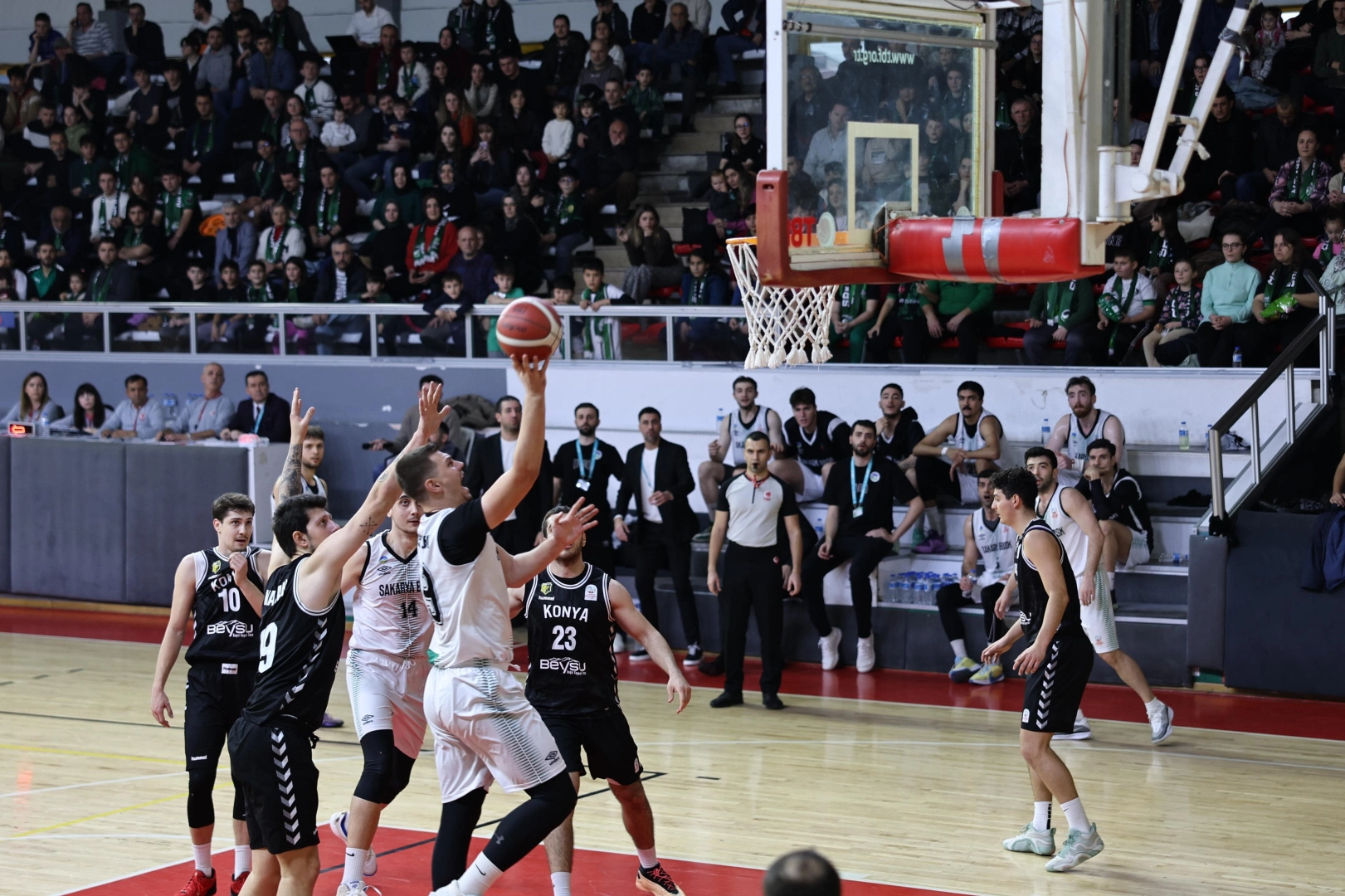 Erkekler Basketbol 2. Ligi’nde mücadele eden Büyükşehir Basketbol takımı, 14.