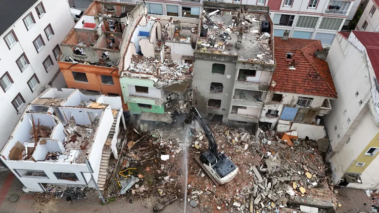 İstanbul’un Büyükçekmece ilçesi Tepecik Ulus Mahallesi’nde riskli olduğu tespit edilen