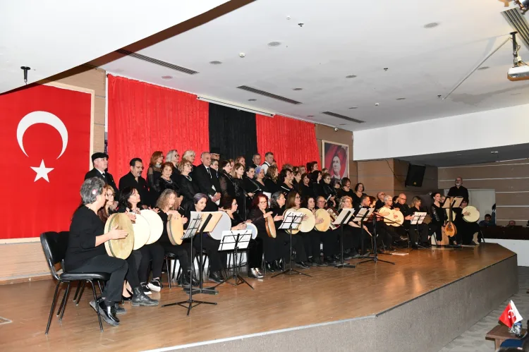 İzmir’de Çiğli Belediyesi, Ege müziğinin sevilen gruplarından İzmir Rebetiko Korosu’nun