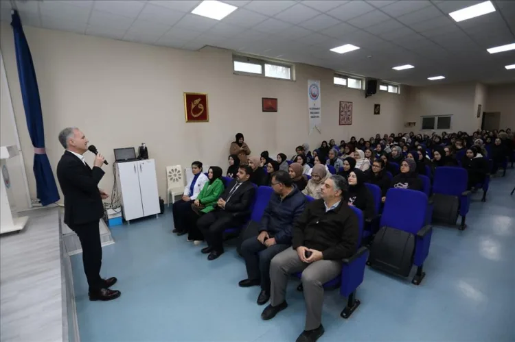 Genç Bakış programları kapsamında İnegöl Kız Anadolu İmam Hatip lisesi