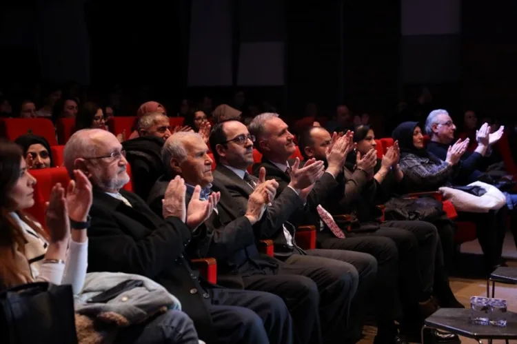 Bursa İnegöl Belediyesi Türk Sanat Müziği Korosu, düzenlenen konserde koro