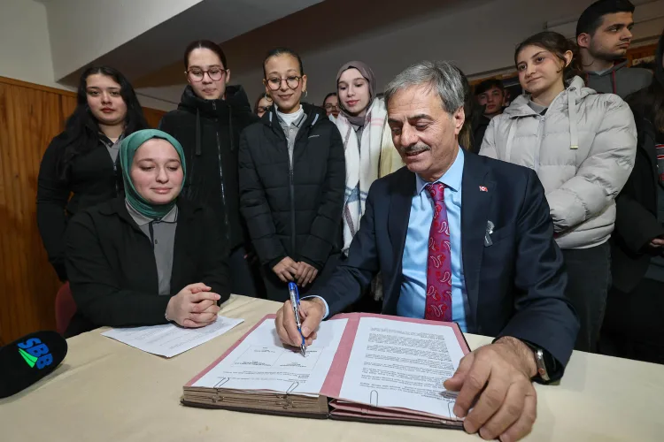 Sakarya Büyükşehir Belediye Başkanı Yusuf Alemdar, sık sık gençlerle buluşarak