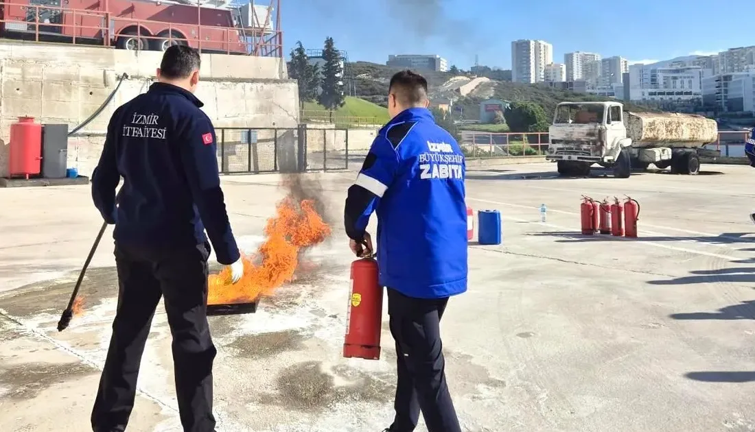 İzmir Büyükşehir Belediyesi zabıta ekipleri, yangın riskine karşı alınması gereken