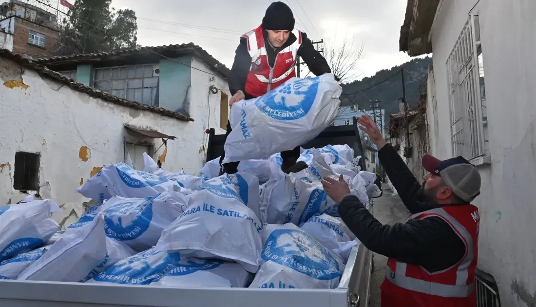 Manisa Büyükşehir Belediyesi, sosyal belediyecilik anlayışıyla 5 bin çuvaldan fazla