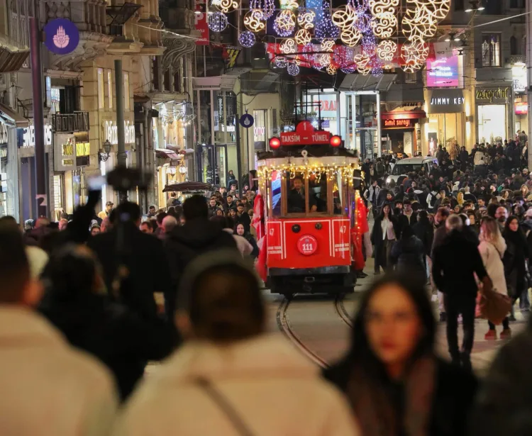 İstanbul’da toplu ulaşımın simgelerinden olan Beyoğlu – Karaköy Tarihi Tüneli