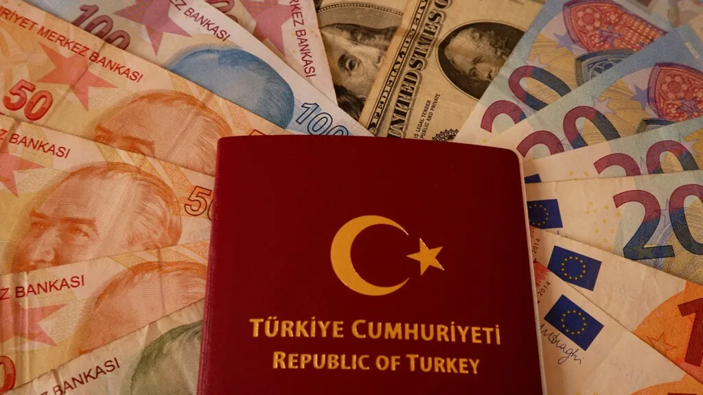 Öğrenci pasaportu, yurt dışına seyahat etmek isteyen gençler için adeta