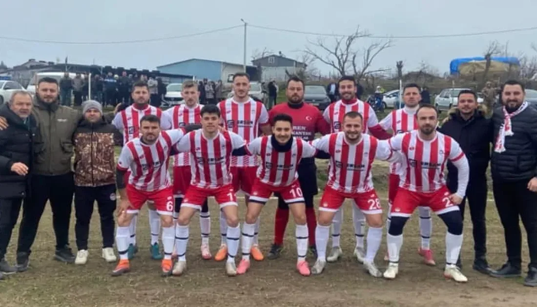 Edirne 1.Amatör Lig’de mücadele eden Yeni Karpuzluspor, antrenör Şeref Aldanmaz