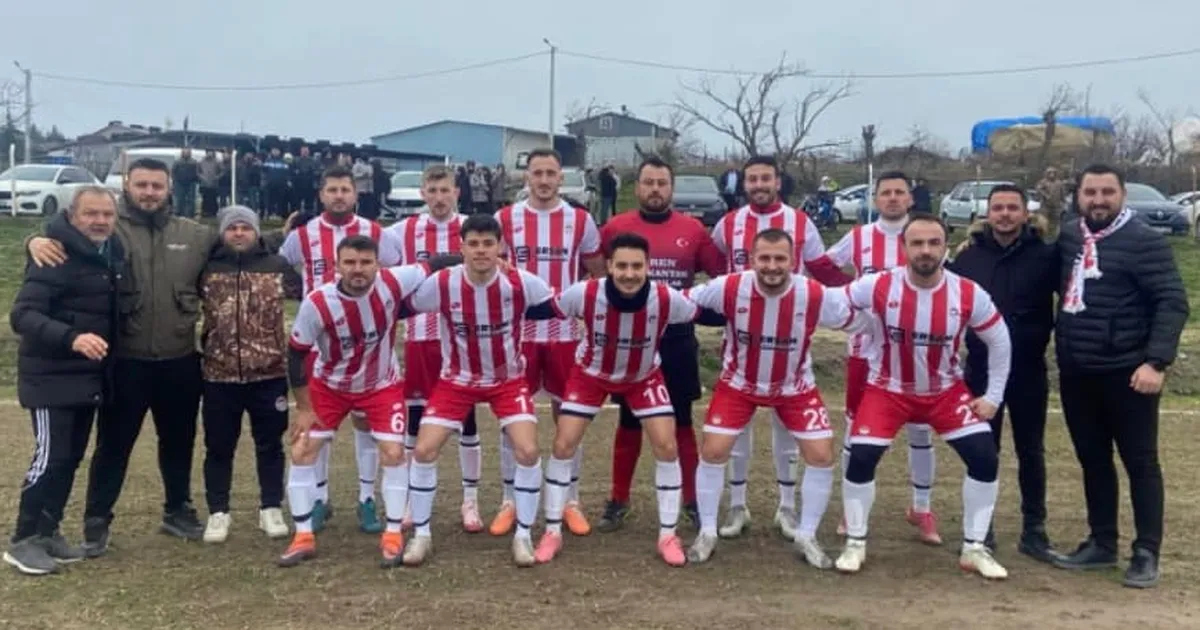 Edirne 1.Amatör Lig’de mücadele eden Yeni Karpuzluspor, antrenör Şeref Aldanmaz