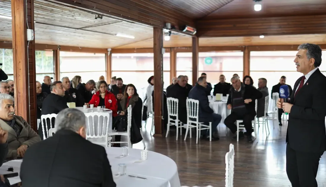 Gemlik Belediye Başkanı Şükrü Deviren, mahalle muhtarlarıyla bilgilendirme toplantısı gerçekleştirdi.