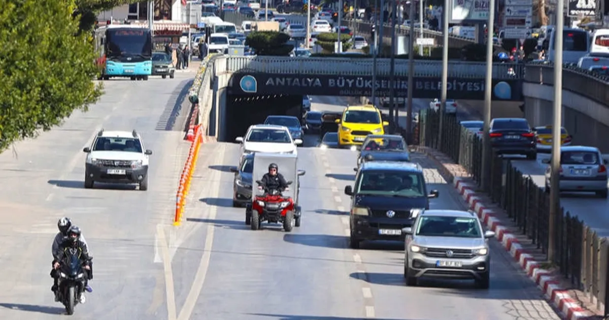 Antalya Büyükşehir Belediyesi, trafik yoğunluğunu azaltmak ve toplu taşımayı teşvik