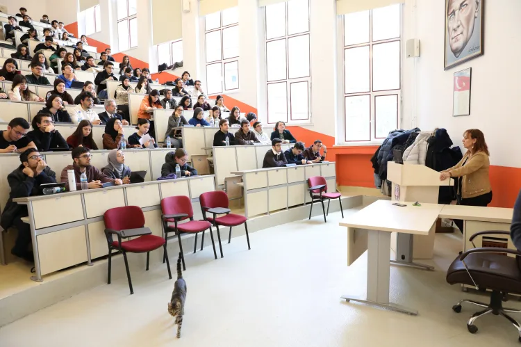 Ankara Üniversitesi Rektörü Prof. Dr. Necdet Ünüvar, Tıp Fakültesinde iki