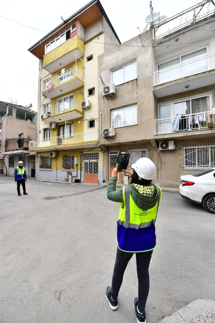 İzmir Büyükşehir Belediyesi, kenti afetlere dirençli hale getirmek için birçok