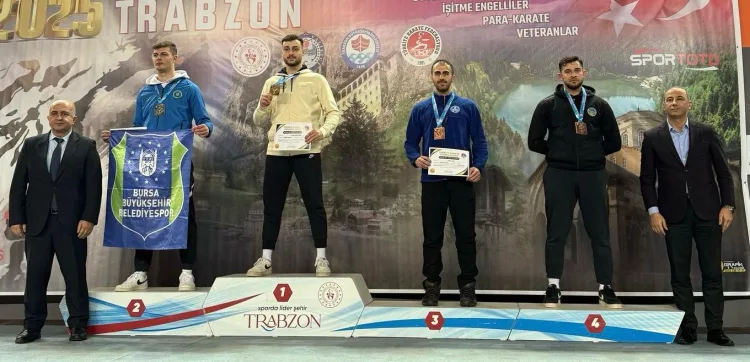 Sakarya Büyükşehir Belediyesi Karate sporcuları, Trabzon’da düzenlenen Türkiye Büyükler Karate