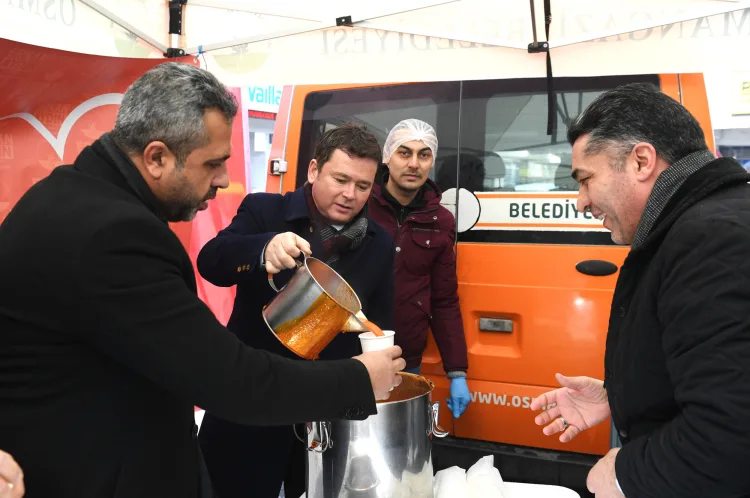 Her hafta bir mahalleyi ziyaret ederek vatandaşlarla bir araya gelen