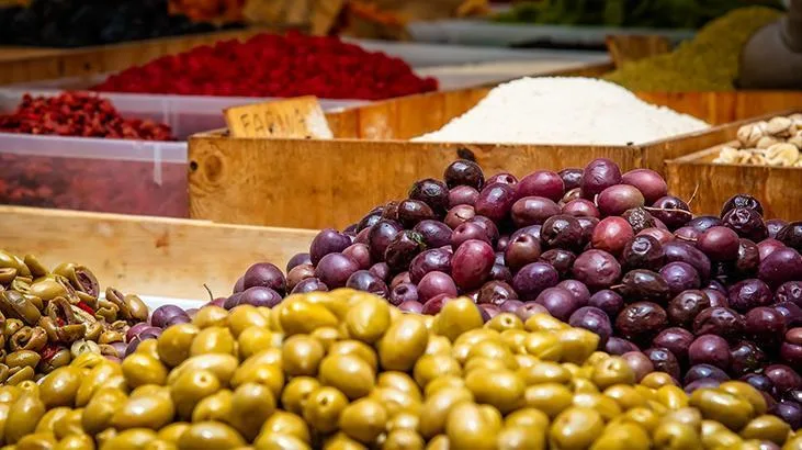 Mucizevi besin zeytin, kahvaltı sofralarımızın vazgeçilmezi. Faydaları saymakla bitmeyen zeytinin