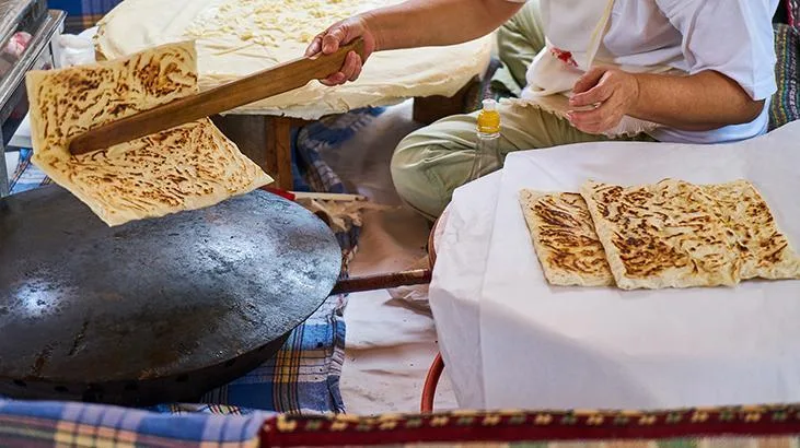 Rüya içerisinde ekmek görmek hayırlara vesile olarak yorumlanır. Peki rüyada