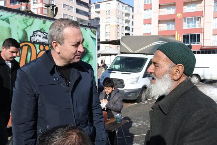 Sivas Belediyesi tarafından şehir merkezindeki ihtiyaç sahibi vatandaşlara yönelik Ramazan