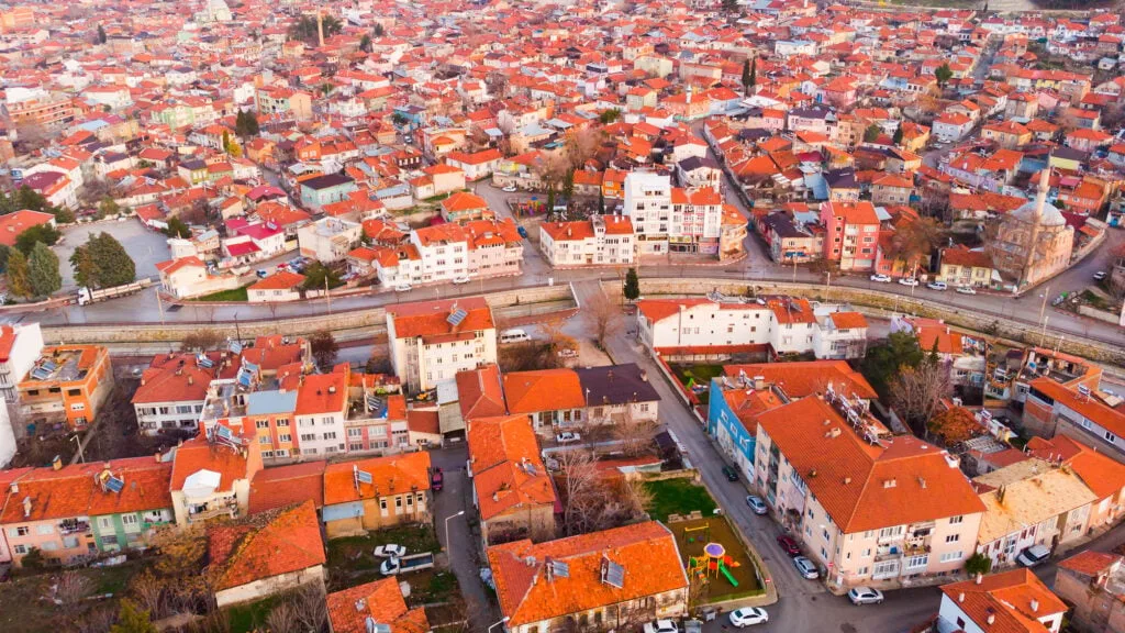 Burdur, Türkiye’nin güneybatısında yer alan ve hem tarihi hem de