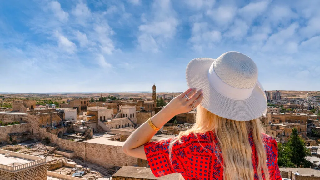 Taş evleri, tarihi manastırları, leziz mutfağı ve mistik atmosferiyle Midyat,