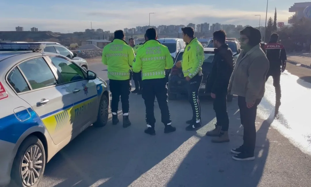 Adıyaman’da “Dur” ihtarına uymayan sürücü Yunus Timleri’nce yakalandı. ADIYAMAN (İGFA)