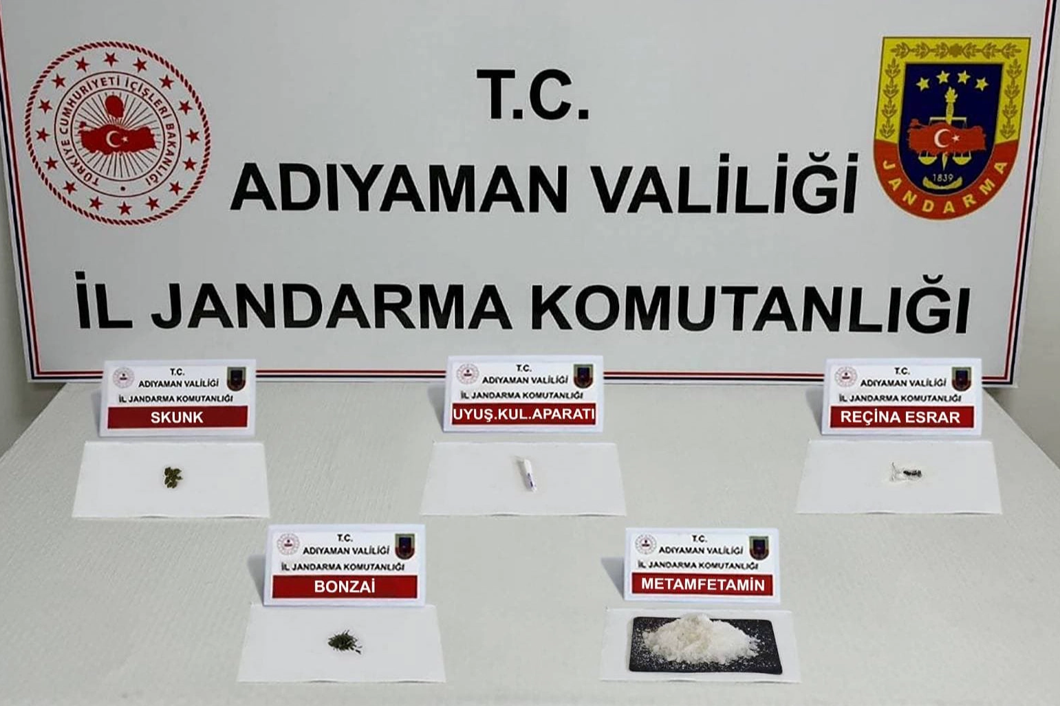 Adıyaman İl Jandarma Komutanlığ tarafından uyuşturucu satıcı ve kullanıcılarına yönelik