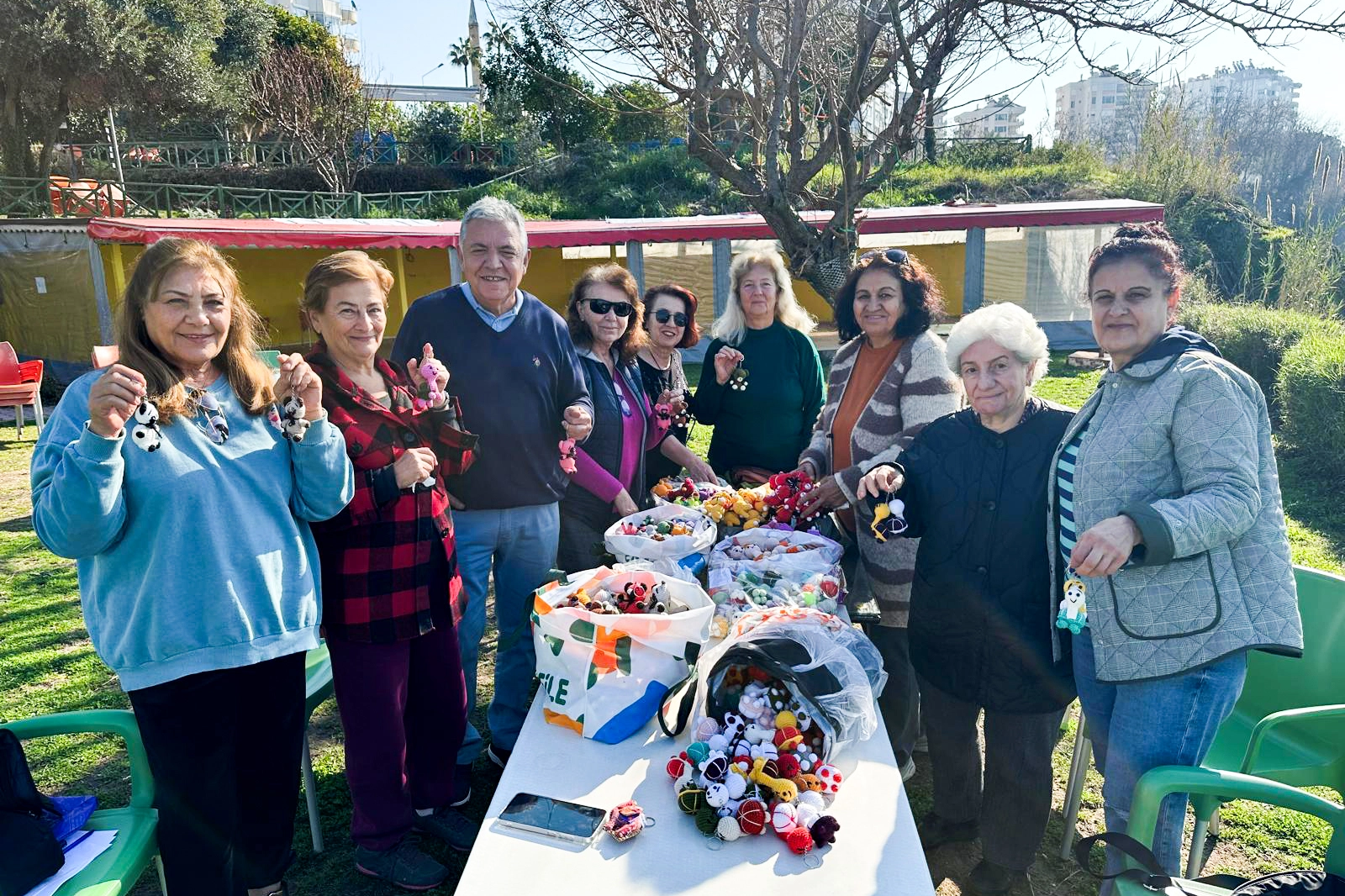 Antalya’da Muratpaşa Belediyesi’nin yaşlı evlerinde, kadınlar oyuncak sanatı amigurumi tanıştı,