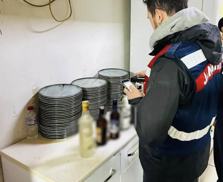 Bilecik’te kaçak içki üretimi ve satışına yönelik operasyonda 12 litre