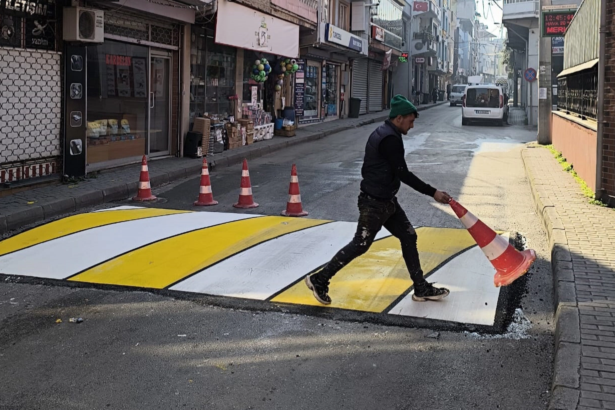 Bursa’da Osmangazi Belediyesi, ilçe genelinde trafik güvenliğini artırmak amacıyla okul