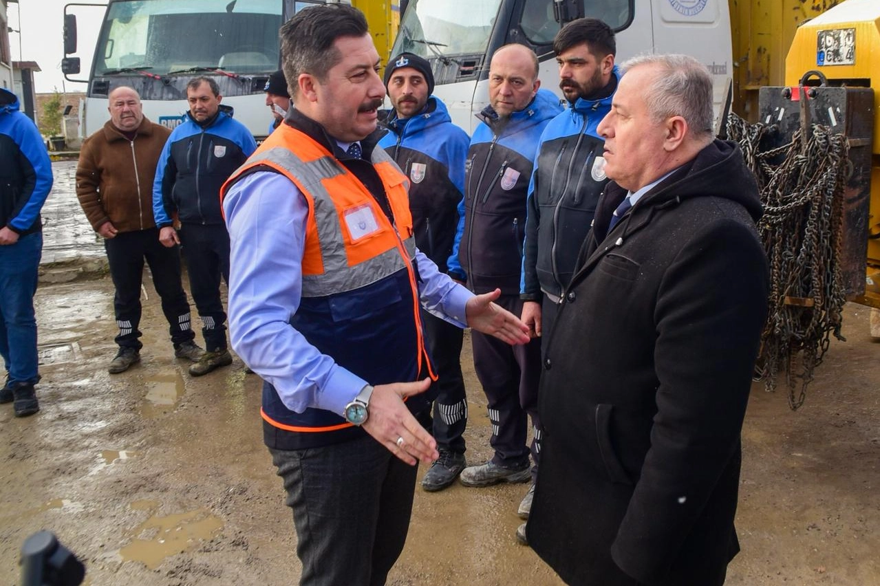 Bursa Yenişehir Belediyesi Fen İşleri Müdürlüğü ekipleri, ilçeyi etkisi altına