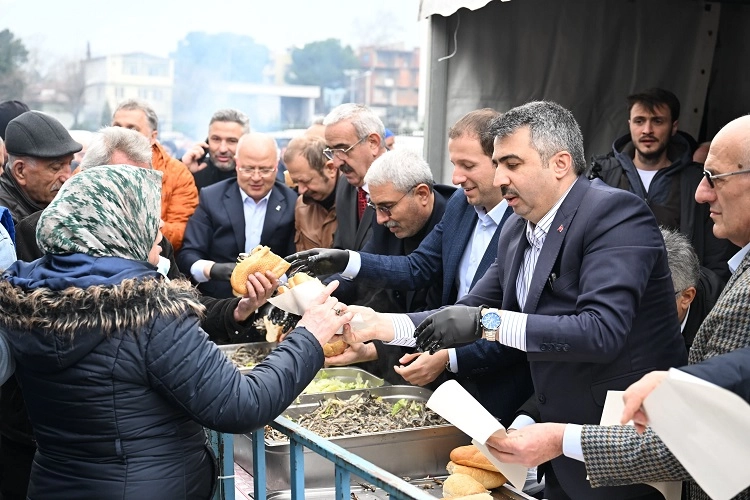 Bursa Yıldırım’da Karadeniz rüzgârı esti. Horondan kemençeye, tulumdan halk oyunlarına