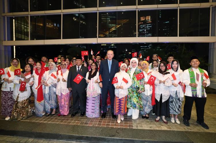 Cumhurbaşkanı Recep Tayyip Erdoğan, Güney Asya turundaki resmi ziyaretlerini Malezya’dan