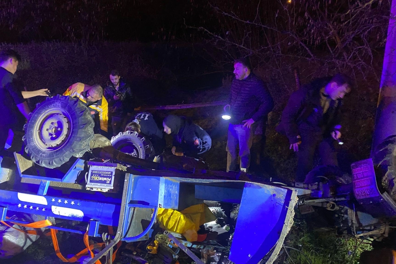 Düzce’nin Cumayeri ilçesi kırsalında yağışın etkisiyle kayganlaşan yolda meydana gelen