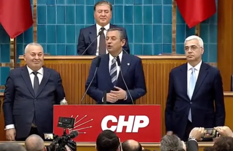 Demokrat Parti’den CHP’ye geçen Salih Uzun ve Cemal Enginyurt, CHP