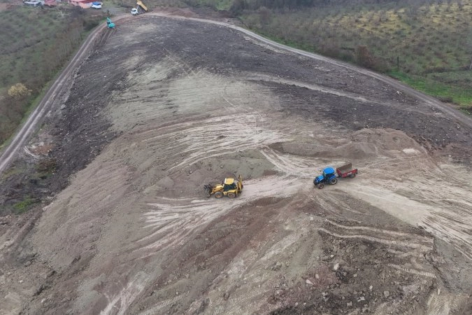 Ordu Büyükşehir Belediyesi, Ünye ilçesinde şehir mezarlığı için yürüttüğü çalışmalarına