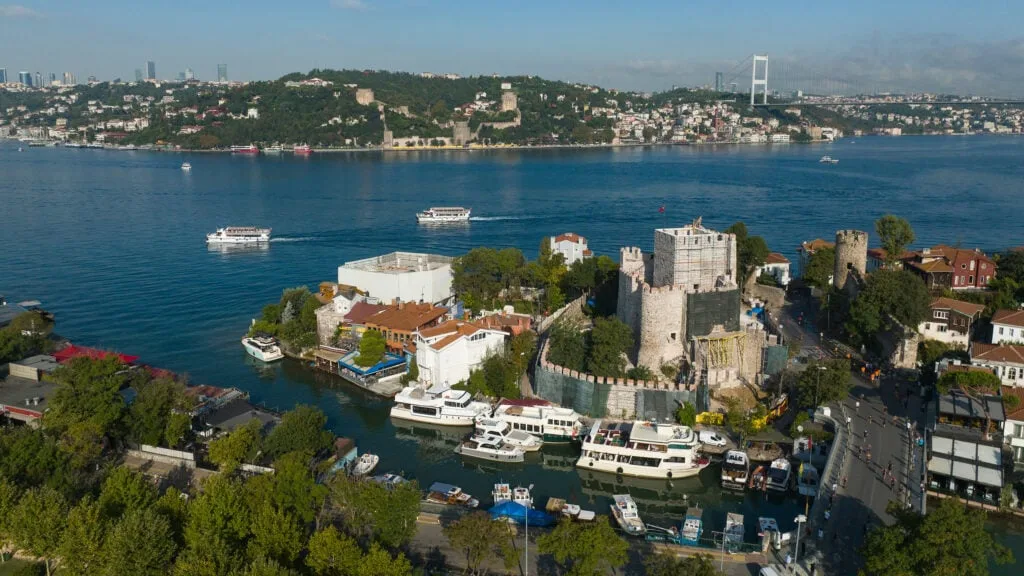 İstanbul’un eşsiz güzelliklerini cömertçe sunan Beykoz, Boğaz’ın en güzel manzaralarına