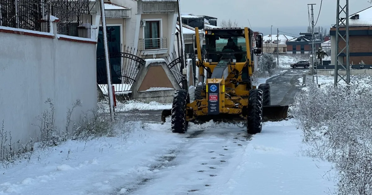 Beylikdüzü Belediyesi, İstanbul genelinde etkisini artıran kar yağışı ve olumsuz