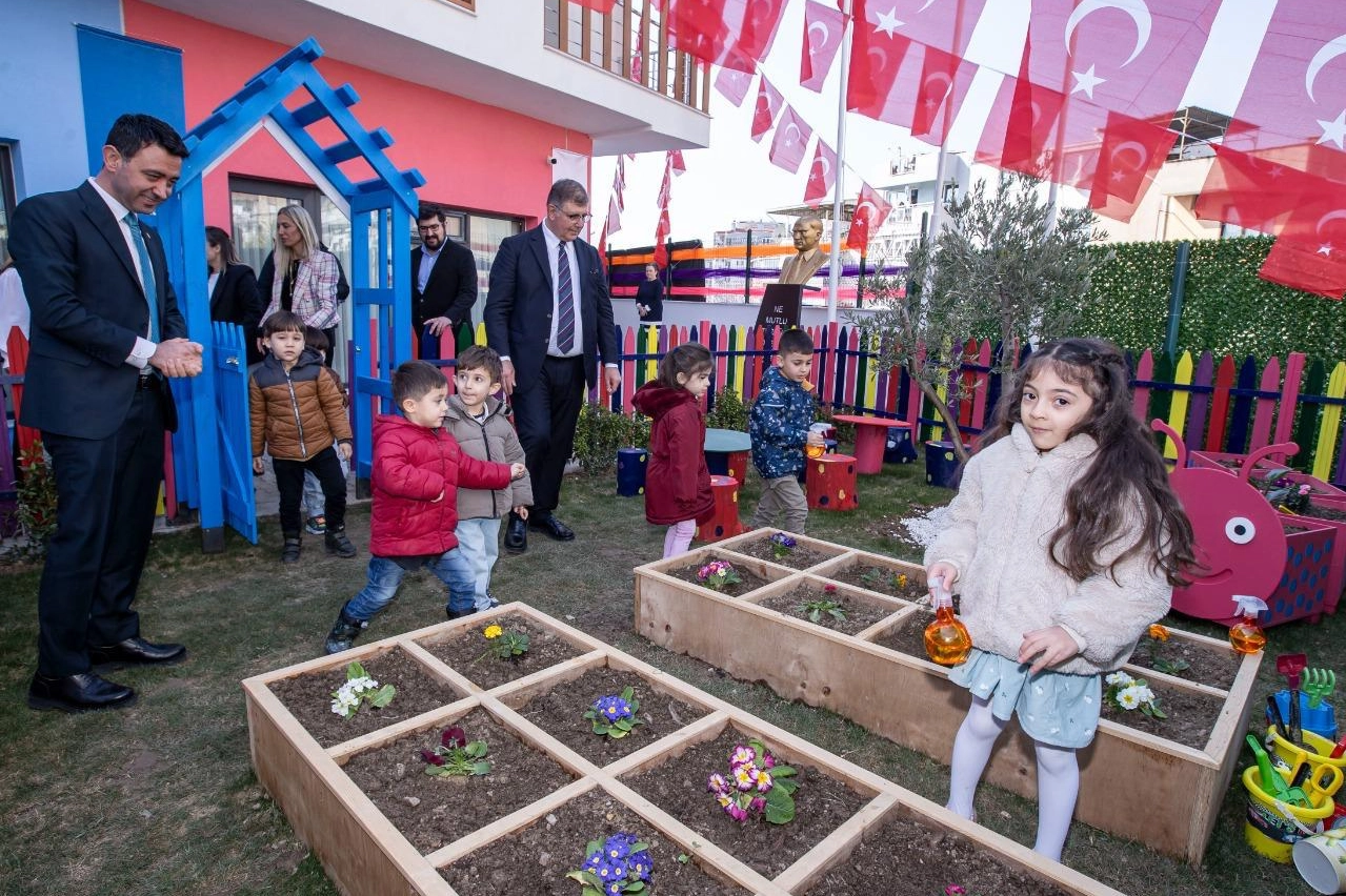 Kent genelinde hizmet verdiği Yuvamız İzmir Çocuk Etkinlik Merkezleri’nin sayısını